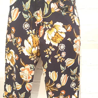 Vassalli - Straight Leg 3/4 length Lightweight Zipped Shorts - Freya